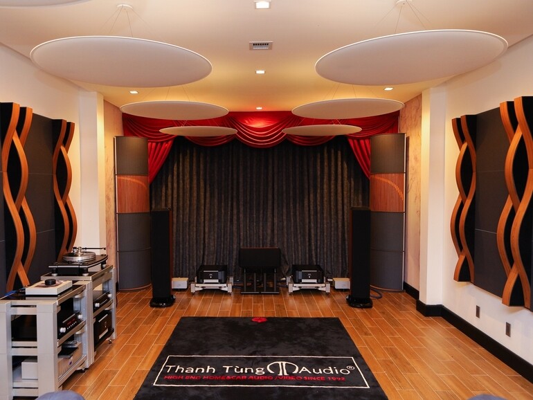 Thanh Thung Showrooms Vietnam CinemaRoundUltra_GEN_VMT_MultifuserWood_DC2_ViCloud3D_VicPattern_Reflex_2020_5_cropJPG.jpg